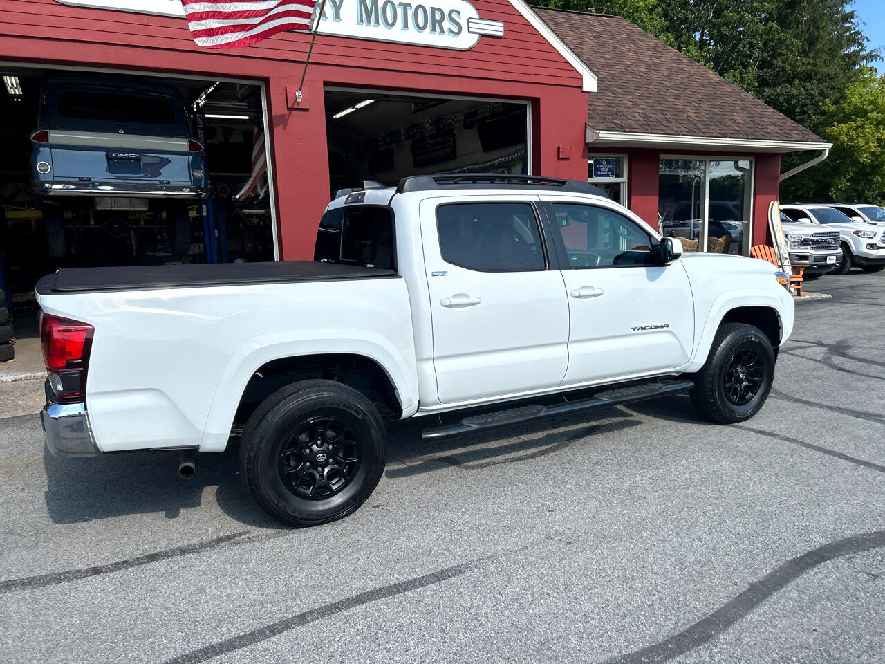 Toyota Tacoma 4WD SR5 Double Cab 5' Bed V6 AT (Natl) 2022 Toyota Tacoma 4WD SR5 Double Cab 5' Bed V6 AT (Natl) 2022