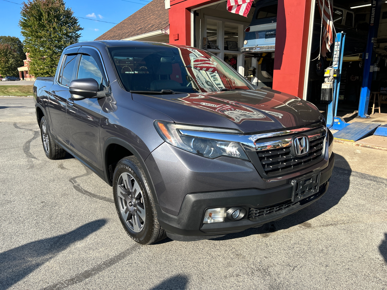 Honda Ridgeline RTL-T 4x4 Crew Cab 5.3' Bed 2017 Honda Ridgeline RTL-T 4x4 Crew Cab 5.3' Bed 2017