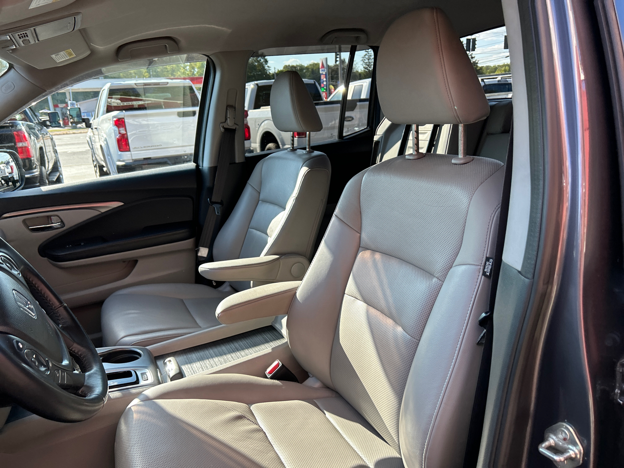 Honda Ridgeline RTL-T 4x4 Crew Cab 5.3' Bed 2017 Honda Ridgeline RTL-T 4x4 Crew Cab 5.3' Bed 2017