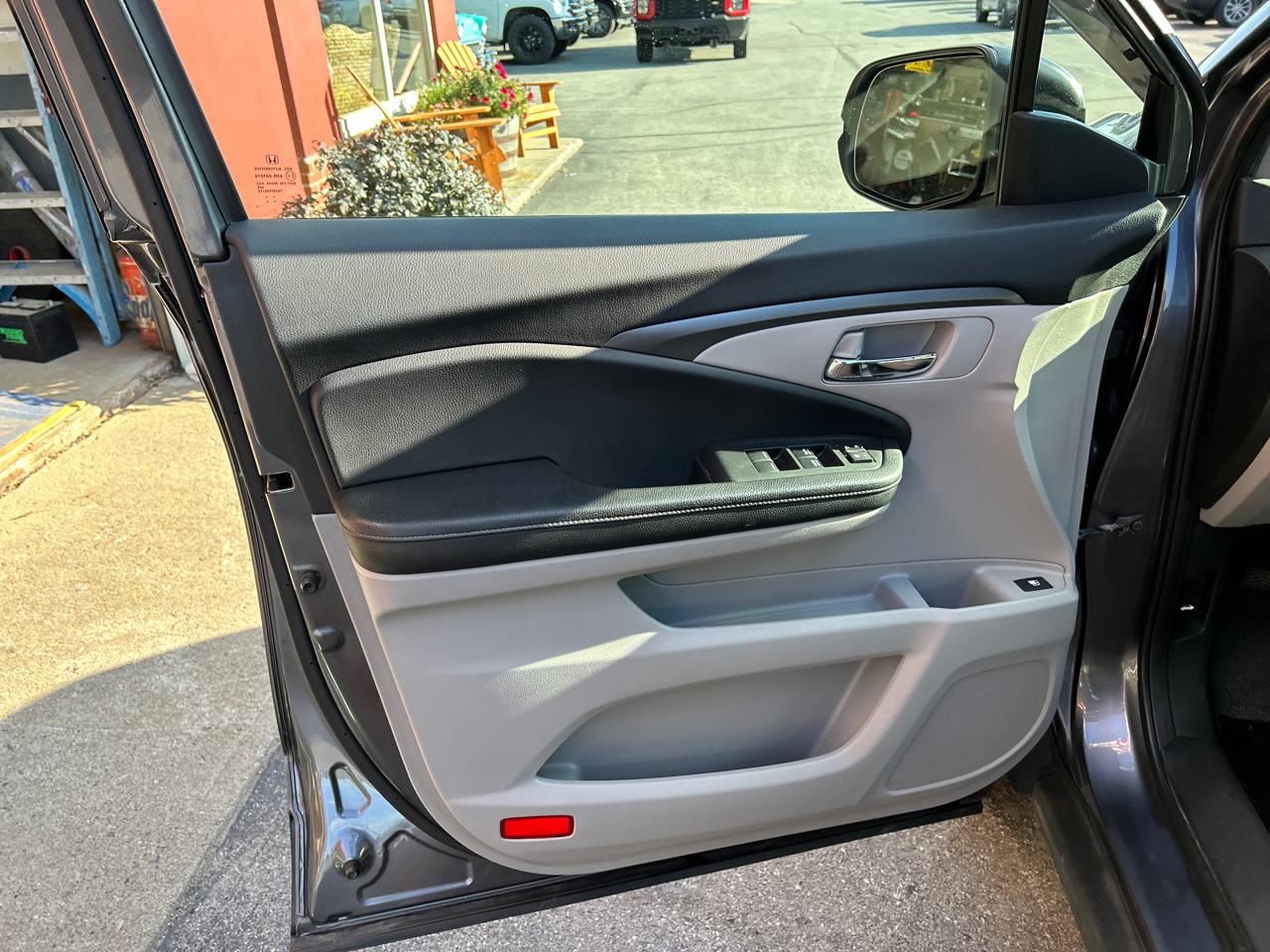 Honda Ridgeline RTL-T 4x4 Crew Cab 5.3' Bed 2017 Honda Ridgeline RTL-T 4x4 Crew Cab 5.3' Bed 2017