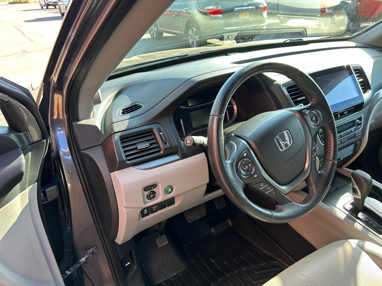 Honda Ridgeline RTL-T 4x4 Crew Cab 5.3' Bed 2017 Honda Ridgeline RTL-T 4x4 Crew Cab 5.3' Bed 2017