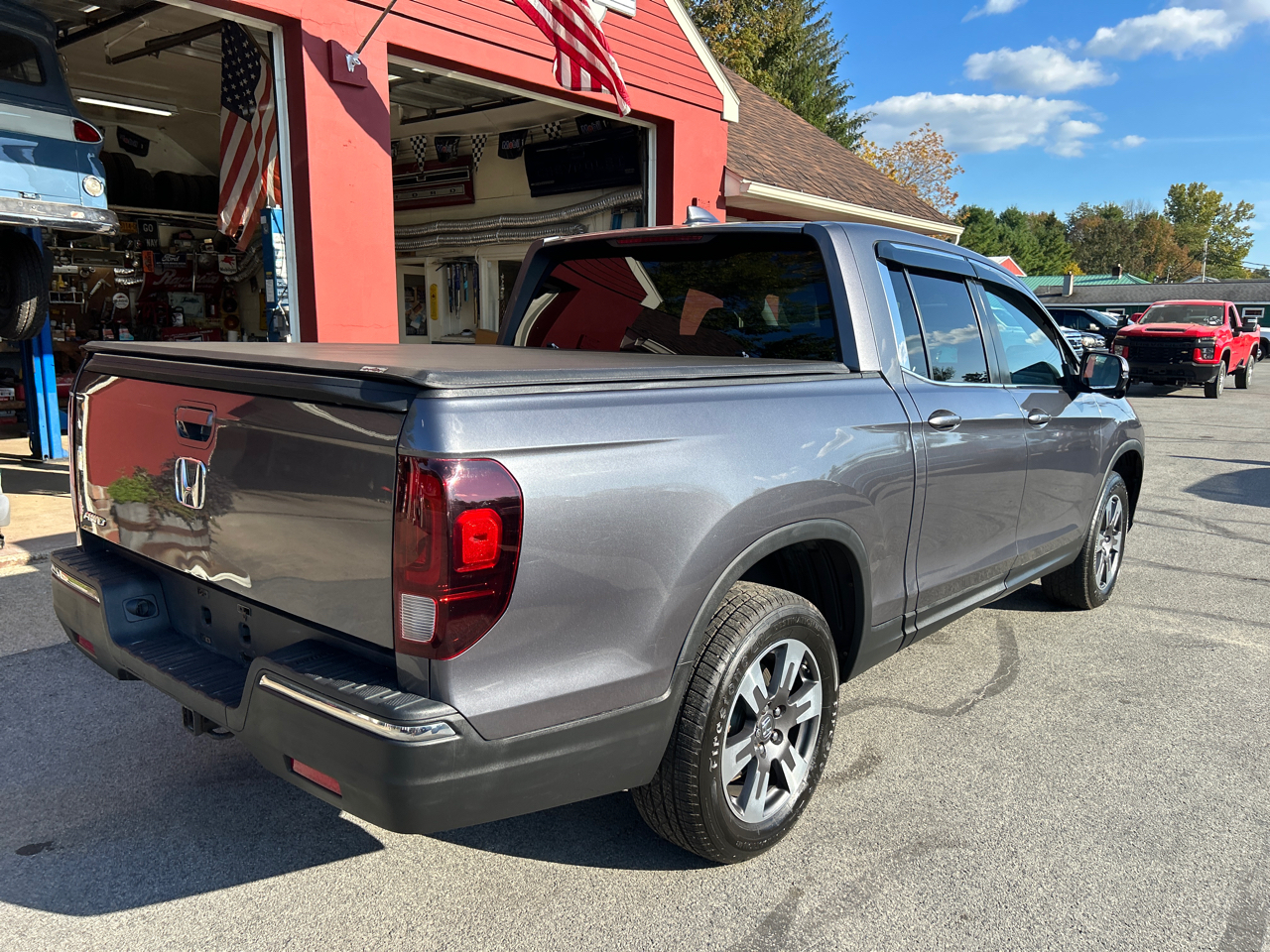 Honda Ridgeline RTL-T 4x4 Crew Cab 5.3' Bed 2017 Honda Ridgeline RTL-T 4x4 Crew Cab 5.3' Bed 2017