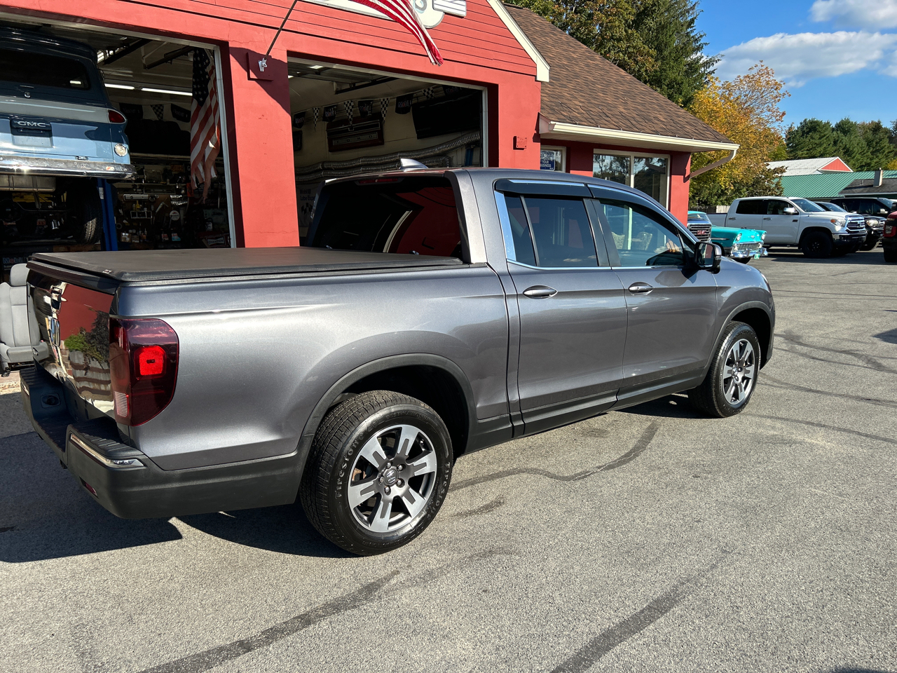 Honda Ridgeline RTL-T 4x4 Crew Cab 5.3' Bed 2017 Honda Ridgeline RTL-T 4x4 Crew Cab 5.3' Bed 2017