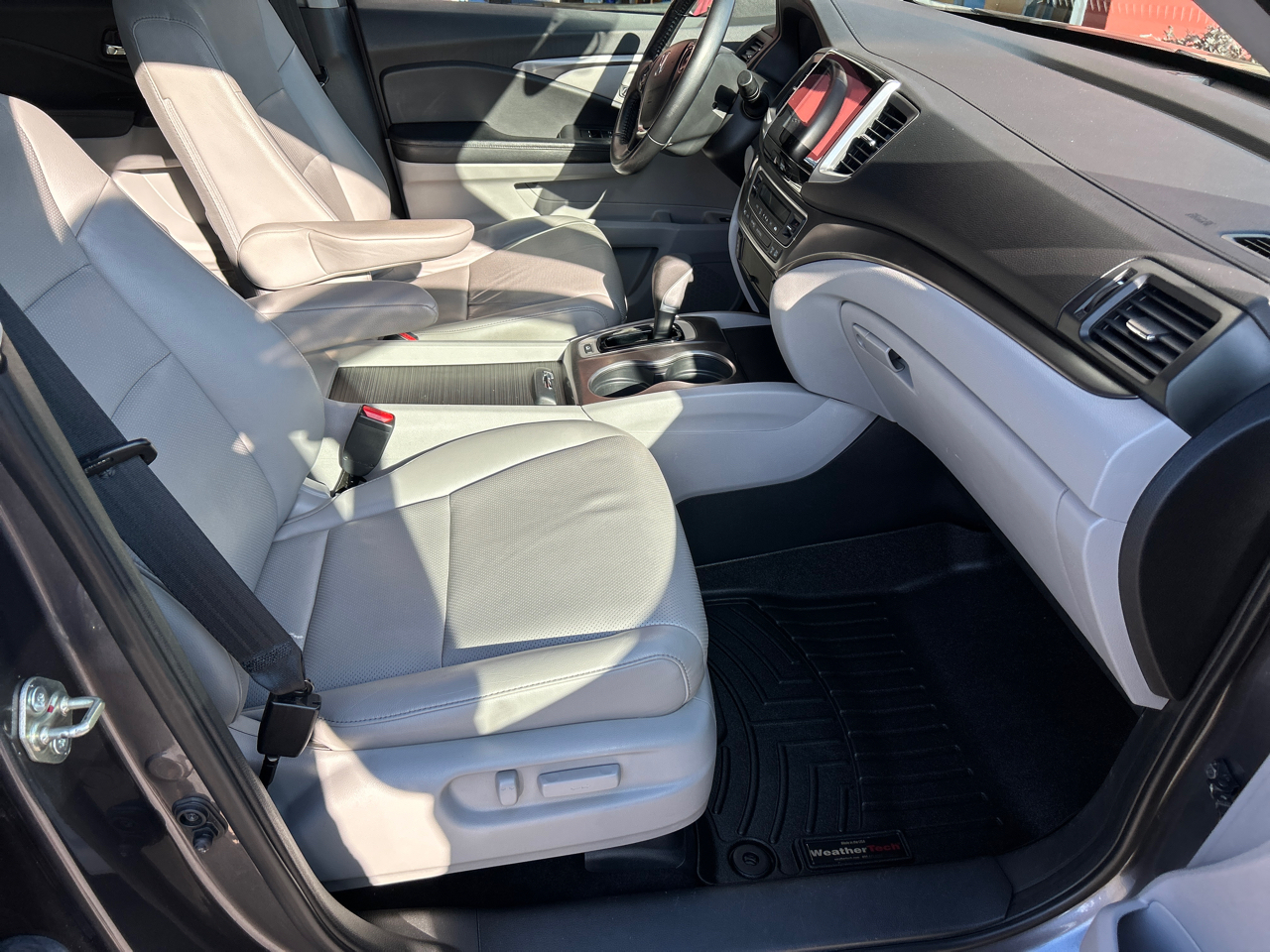 Honda Ridgeline RTL-T 4x4 Crew Cab 5.3' Bed 2017 Honda Ridgeline RTL-T 4x4 Crew Cab 5.3' Bed 2017