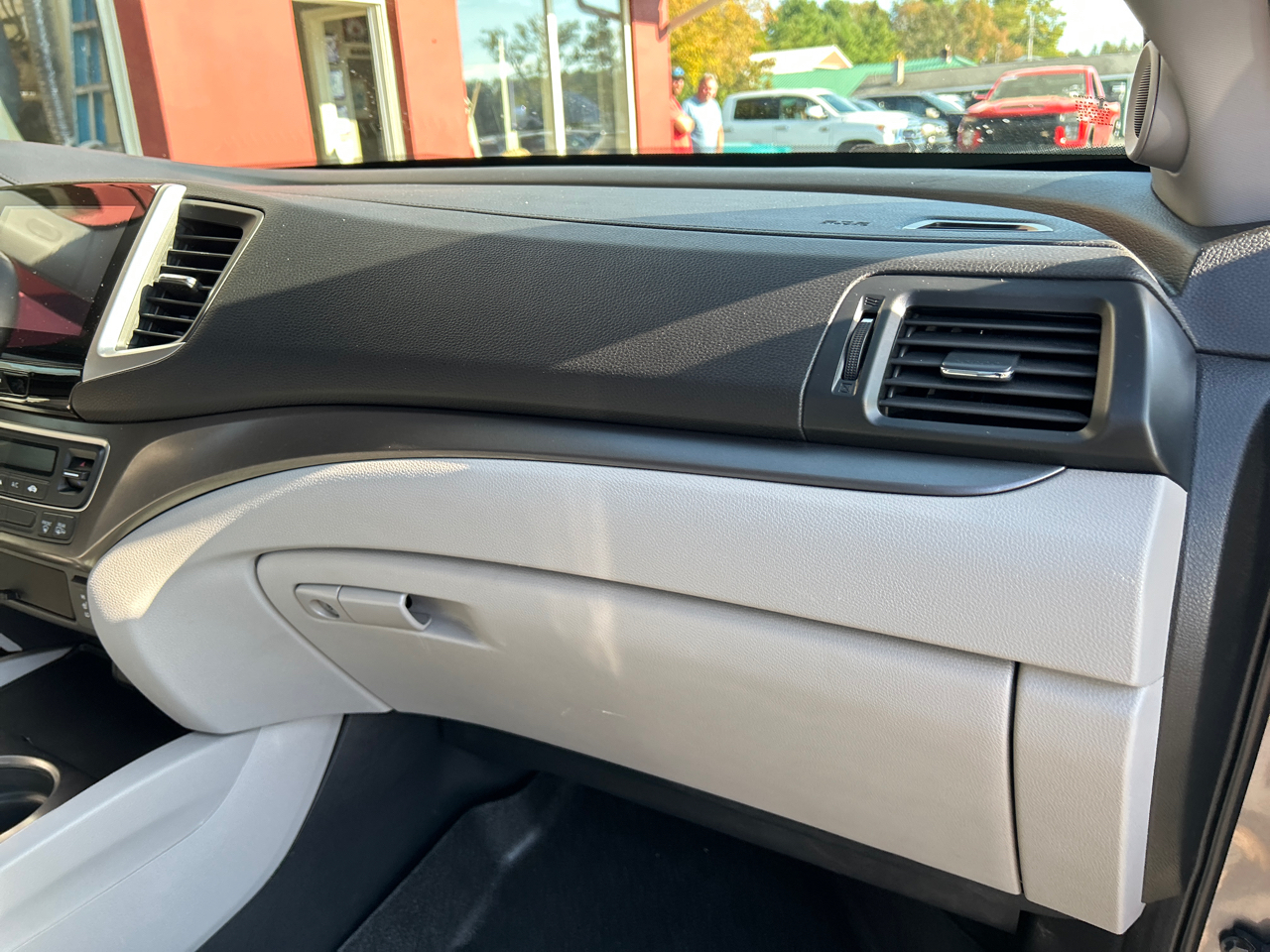 Honda Ridgeline RTL-T 4x4 Crew Cab 5.3' Bed 2017 Honda Ridgeline RTL-T 4x4 Crew Cab 5.3' Bed 2017