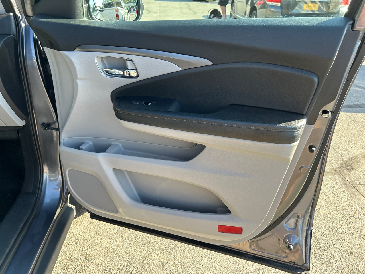 Honda Ridgeline RTL-T 4x4 Crew Cab 5.3' Bed 2017 Honda Ridgeline RTL-T 4x4 Crew Cab 5.3' Bed 2017