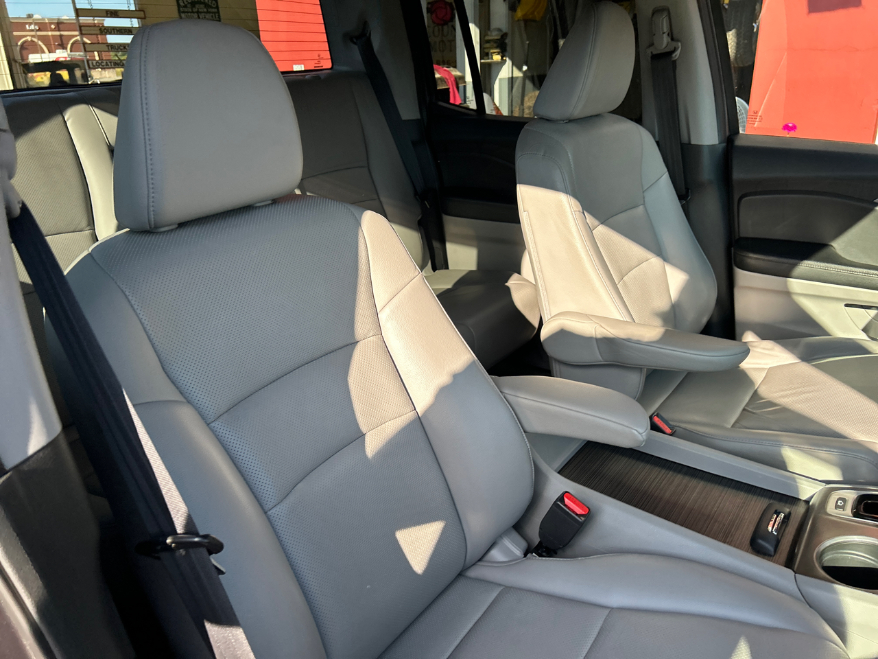 Honda Ridgeline RTL-T 4x4 Crew Cab 5.3' Bed 2017 Honda Ridgeline RTL-T 4x4 Crew Cab 5.3' Bed 2017