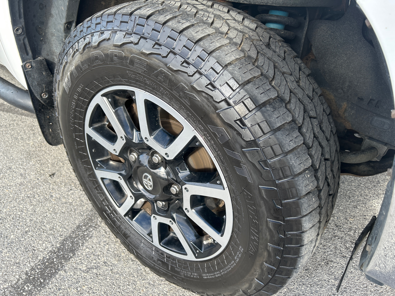 Toyota Tundra 4WD SR5 CrewMax 5.5' Bed 5.7L (Natl) 2017 Toyota Tundra 4WD SR5 CrewMax 5.5' Bed 5.7L (Natl) 2017