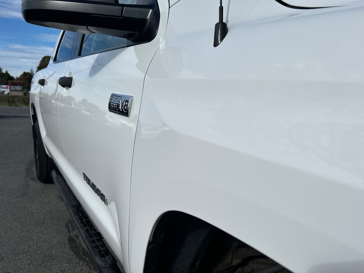 Toyota Tundra 4WD SR5 CrewMax 5.5' Bed 5.7L (Natl) 2017 Toyota Tundra 4WD SR5 CrewMax 5.5' Bed 5.7L (Natl) 2017