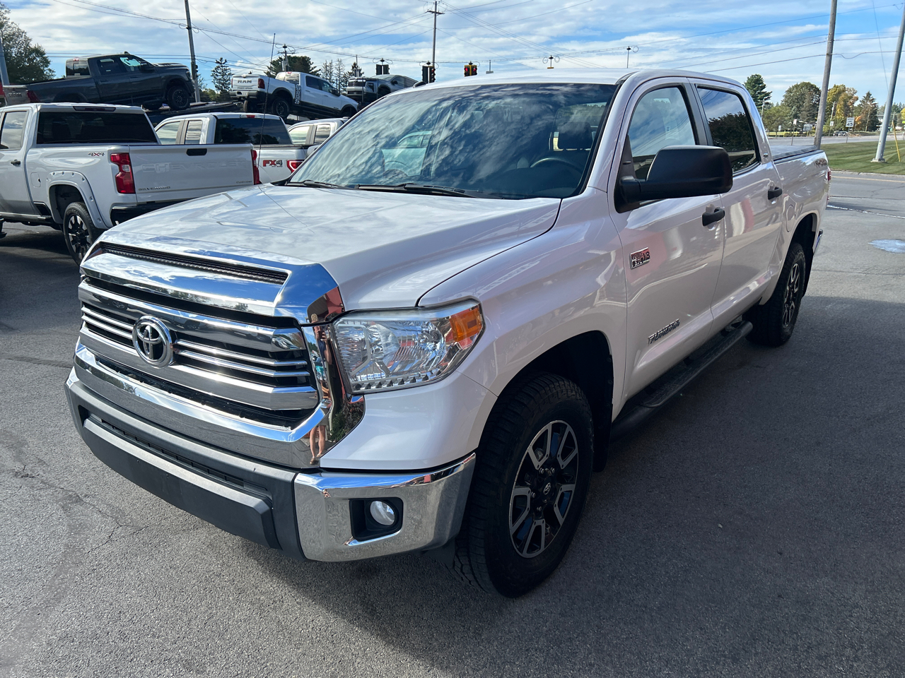 Toyota Tundra 4WD SR5 CrewMax 5.5' Bed 5.7L (Natl) 2017 Toyota Tundra 4WD SR5 CrewMax 5.5' Bed 5.7L (Natl) 2017
