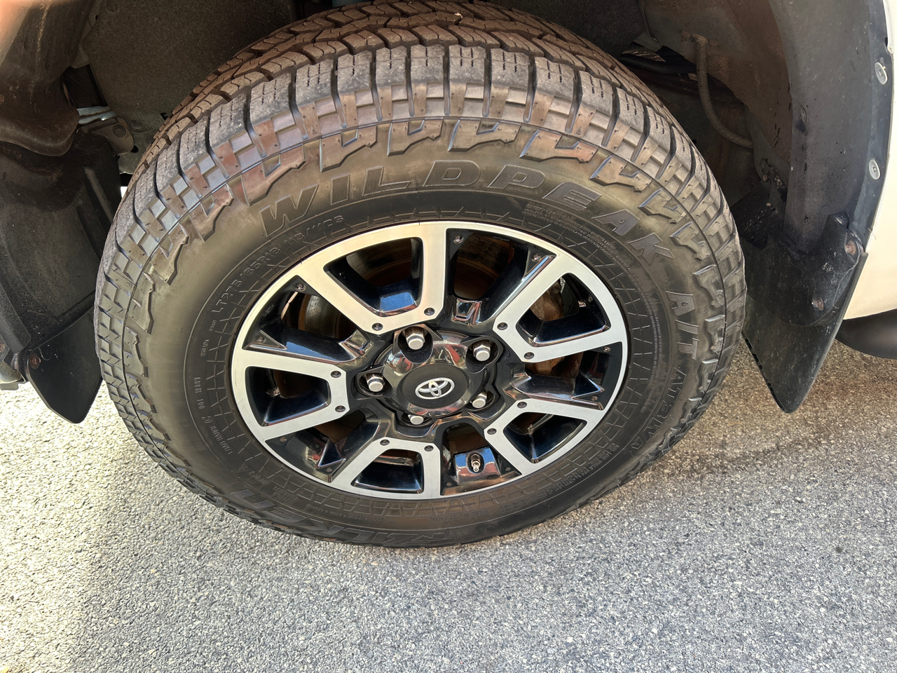 Toyota Tundra 4WD SR5 CrewMax 5.5' Bed 5.7L (Natl) 2017 Toyota Tundra 4WD SR5 CrewMax 5.5' Bed 5.7L (Natl) 2017