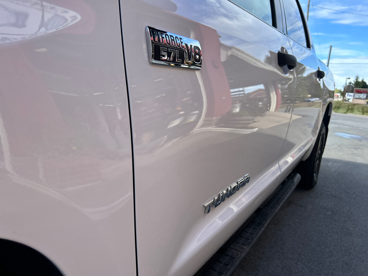 Toyota Tundra 4WD SR5 CrewMax 5.5' Bed 5.7L (Natl) 2017 Toyota Tundra 4WD SR5 CrewMax 5.5' Bed 5.7L (Natl) 2017