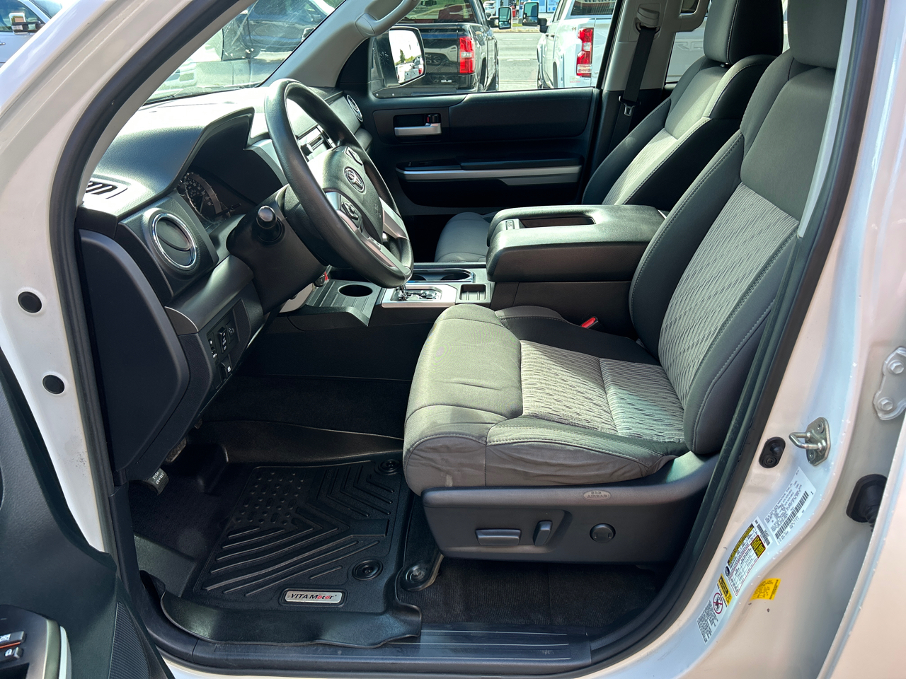 Toyota Tundra 4WD SR5 CrewMax 5.5' Bed 5.7L (Natl) 2017 Toyota Tundra 4WD SR5 CrewMax 5.5' Bed 5.7L (Natl) 2017