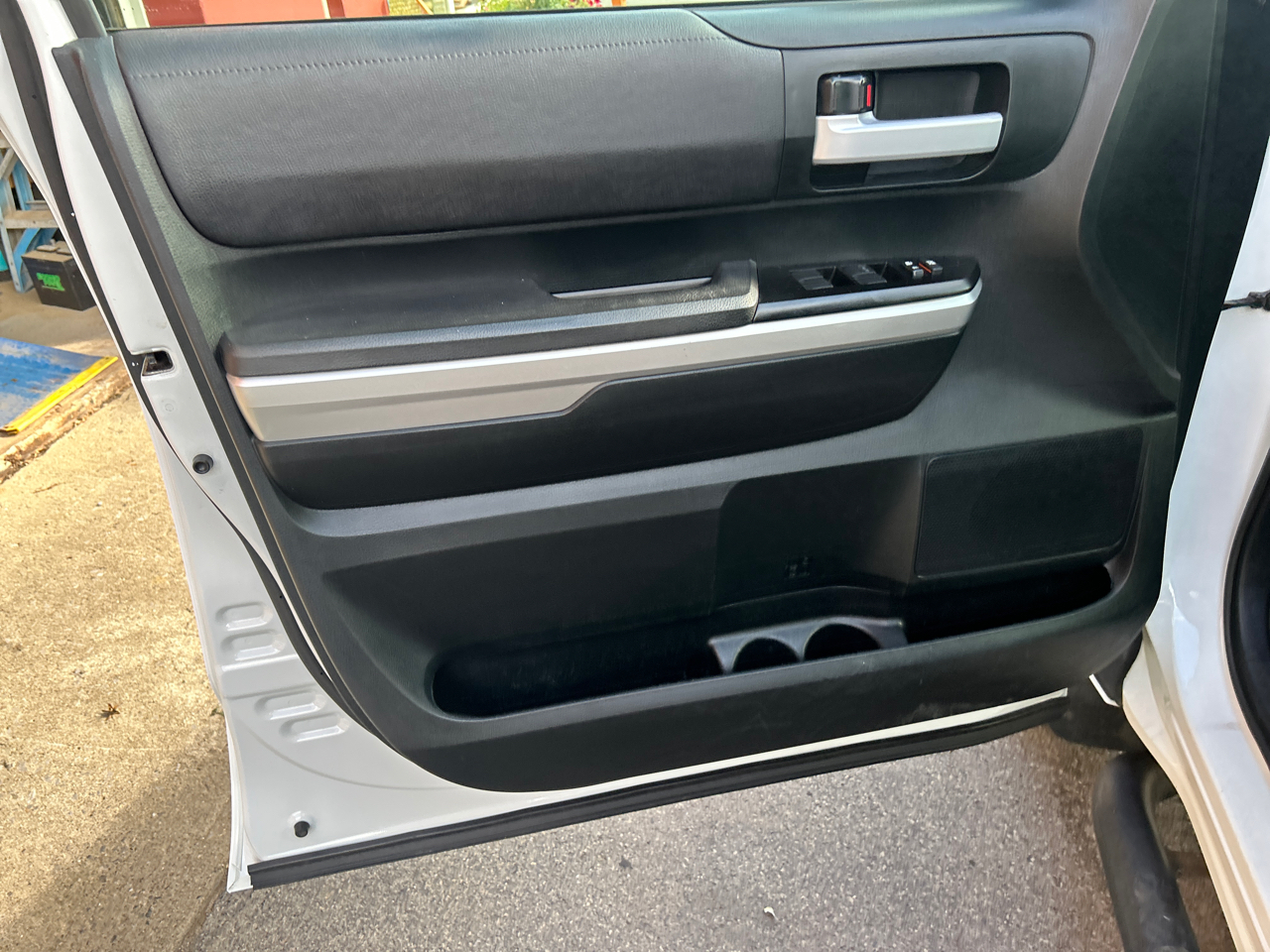 Toyota Tundra 4WD SR5 CrewMax 5.5' Bed 5.7L (Natl) 2017 Toyota Tundra 4WD SR5 CrewMax 5.5' Bed 5.7L (Natl) 2017