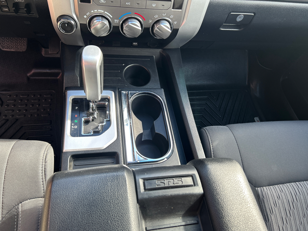 Toyota Tundra 4WD SR5 CrewMax 5.5' Bed 5.7L (Natl) 2017 Toyota Tundra 4WD SR5 CrewMax 5.5' Bed 5.7L (Natl) 2017