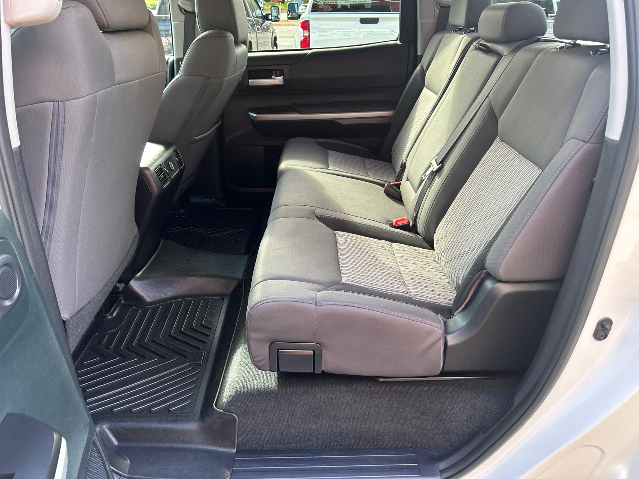 Toyota Tundra 4WD SR5 CrewMax 5.5' Bed 5.7L (Natl) 2017 Toyota Tundra 4WD SR5 CrewMax 5.5' Bed 5.7L (Natl) 2017