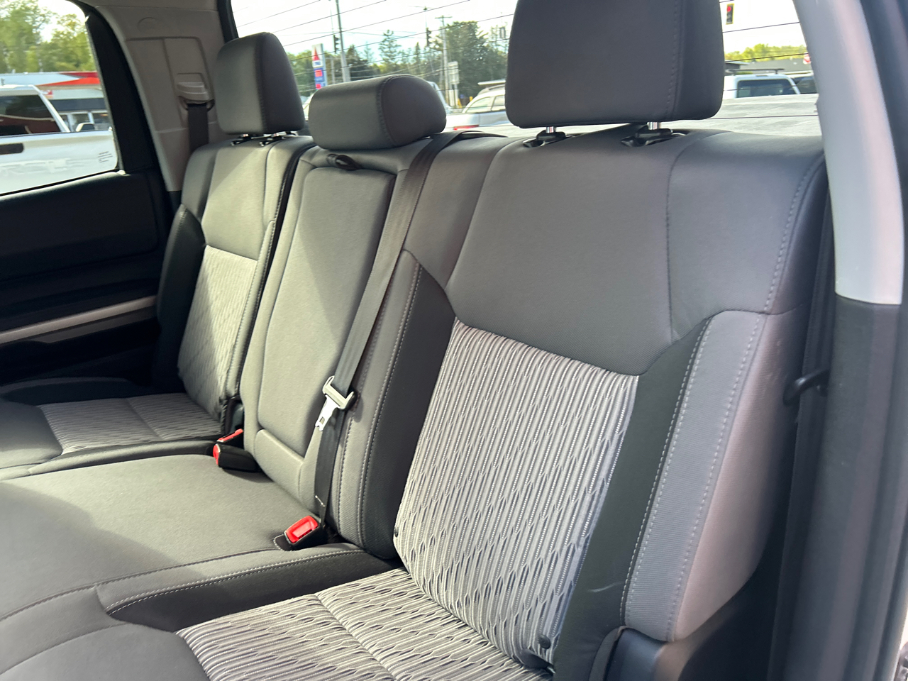 Toyota Tundra 4WD SR5 CrewMax 5.5' Bed 5.7L (Natl) 2017 Toyota Tundra 4WD SR5 CrewMax 5.5' Bed 5.7L (Natl) 2017