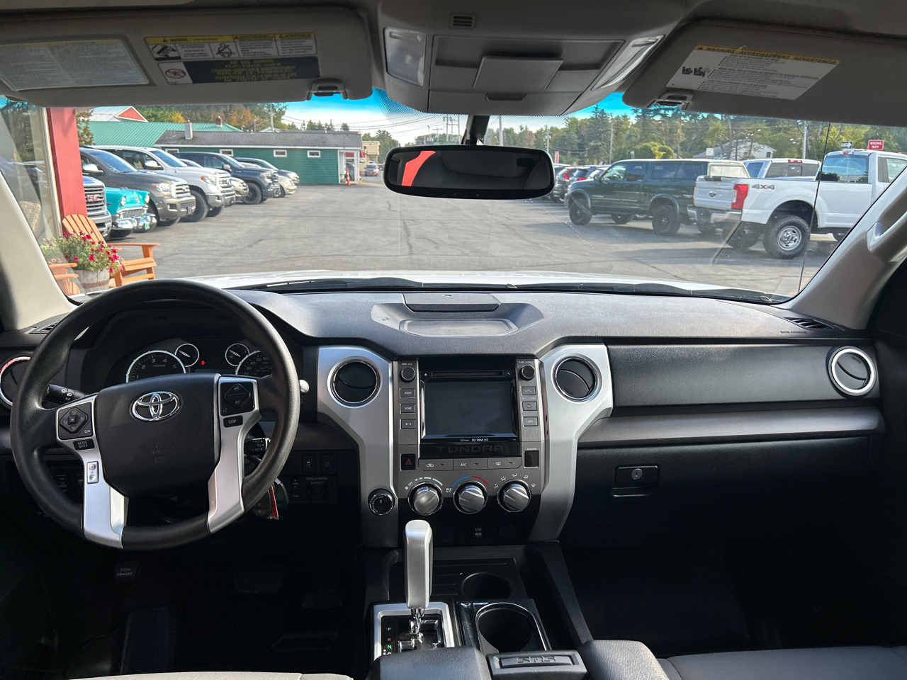 Toyota Tundra 4WD SR5 CrewMax 5.5' Bed 5.7L (Natl) 2017 Toyota Tundra 4WD SR5 CrewMax 5.5' Bed 5.7L (Natl) 2017
