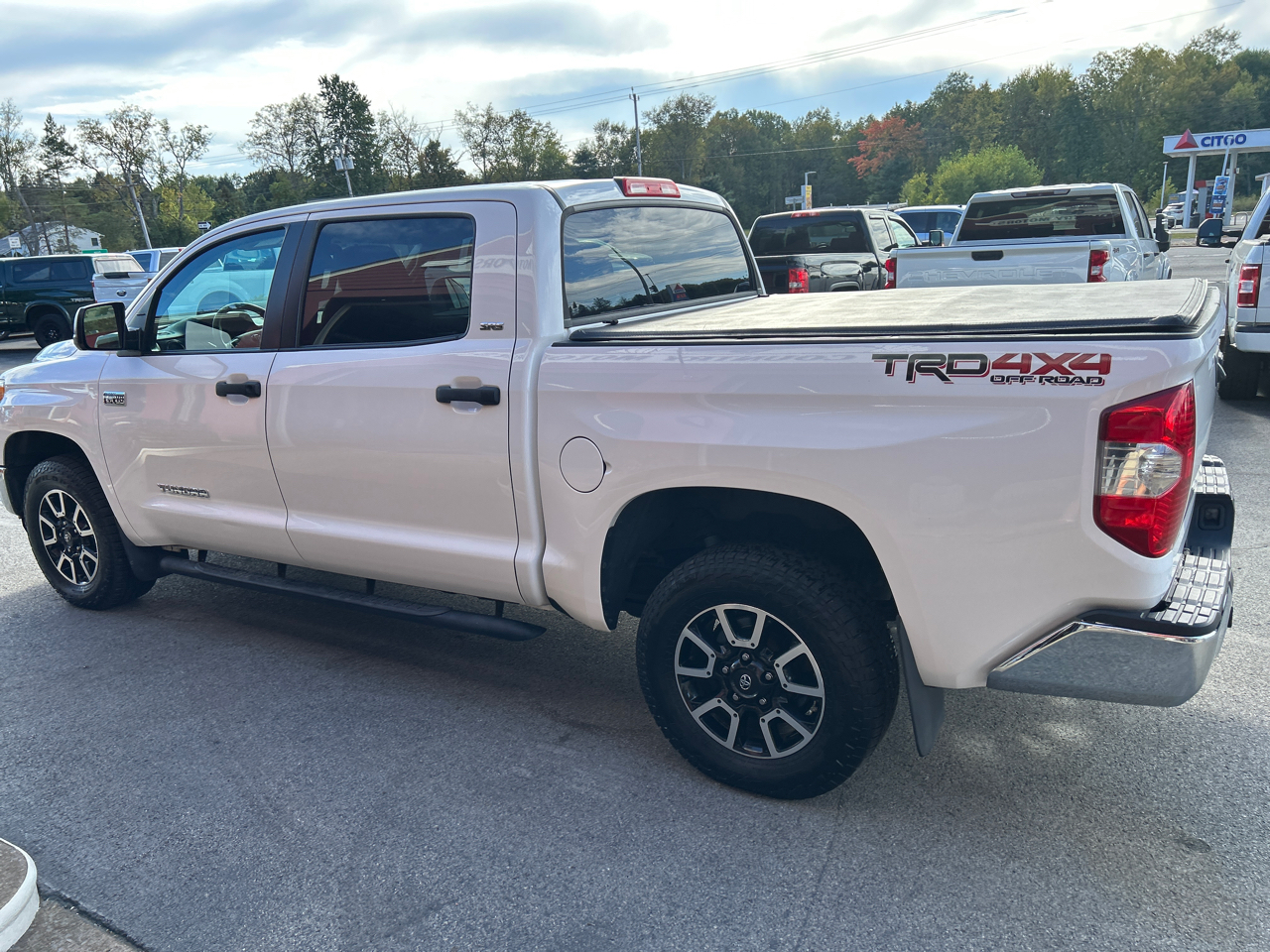 Toyota Tundra 4WD SR5 CrewMax 5.5' Bed 5.7L (Natl) 2017 Toyota Tundra 4WD SR5 CrewMax 5.5' Bed 5.7L (Natl) 2017