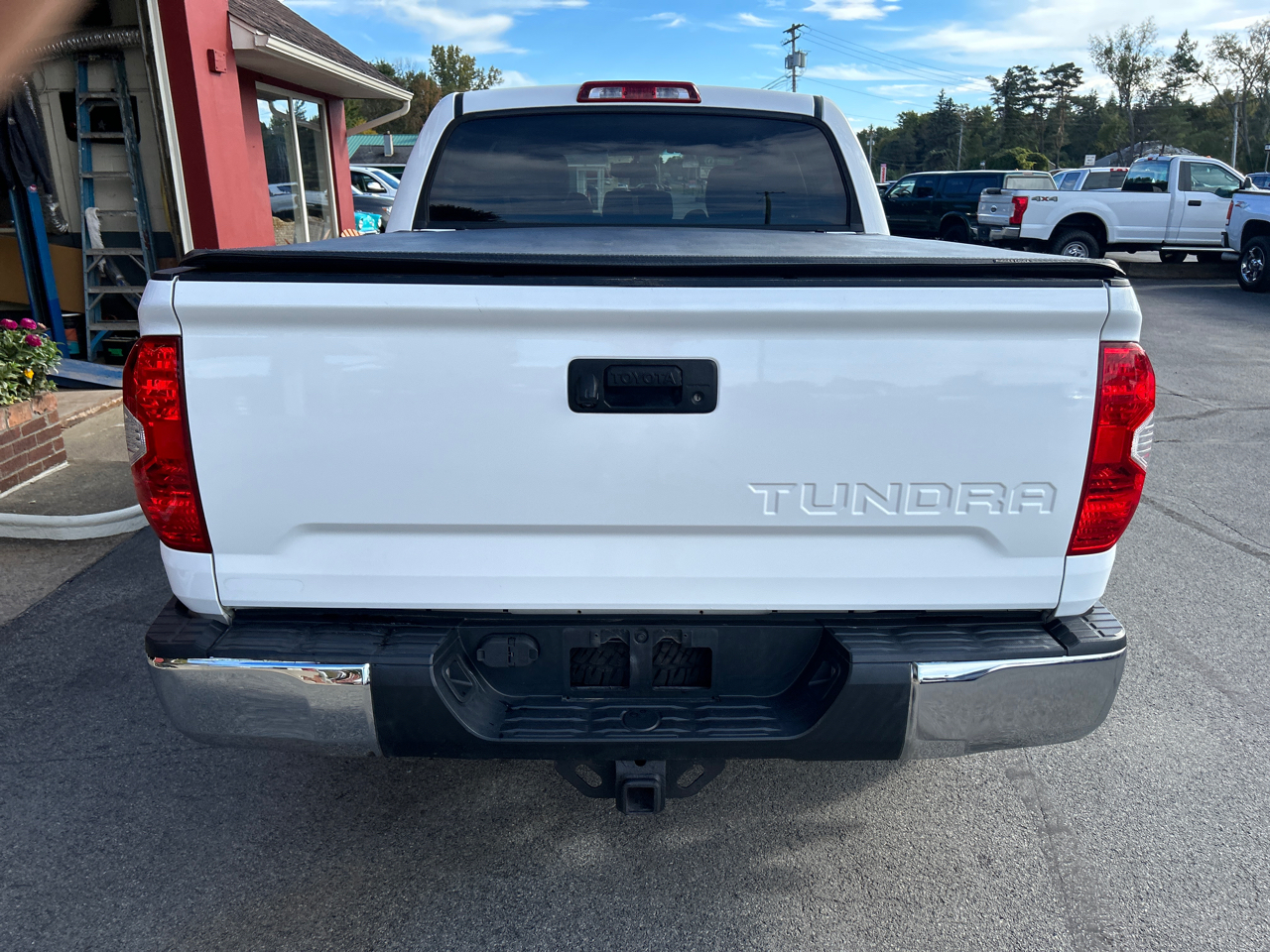 Toyota Tundra 4WD SR5 CrewMax 5.5' Bed 5.7L (Natl) 2017 Toyota Tundra 4WD SR5 CrewMax 5.5' Bed 5.7L (Natl) 2017