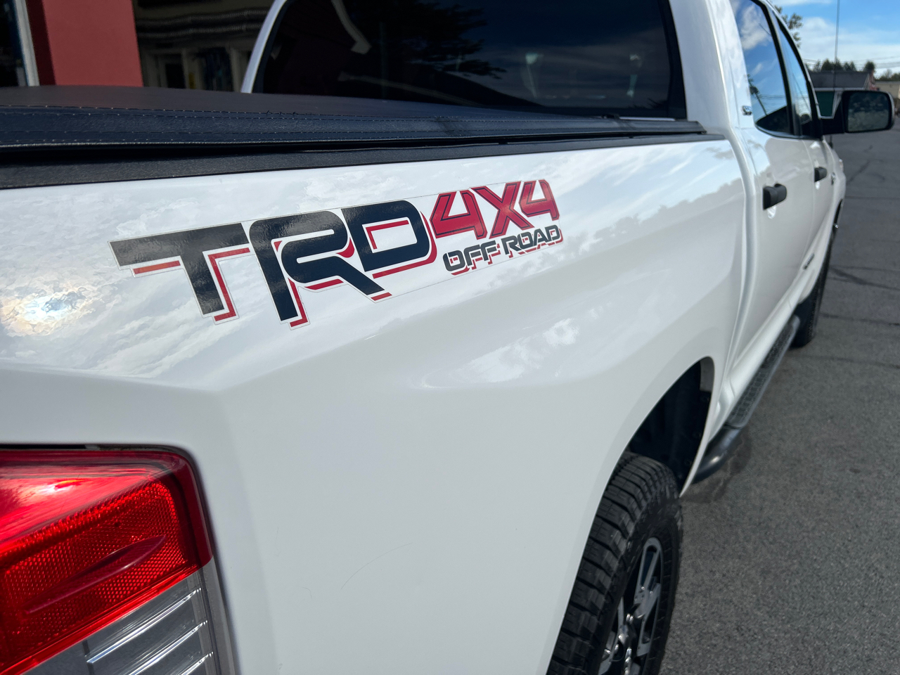 Toyota Tundra 4WD SR5 CrewMax 5.5' Bed 5.7L (Natl) 2017 Toyota Tundra 4WD SR5 CrewMax 5.5' Bed 5.7L (Natl) 2017