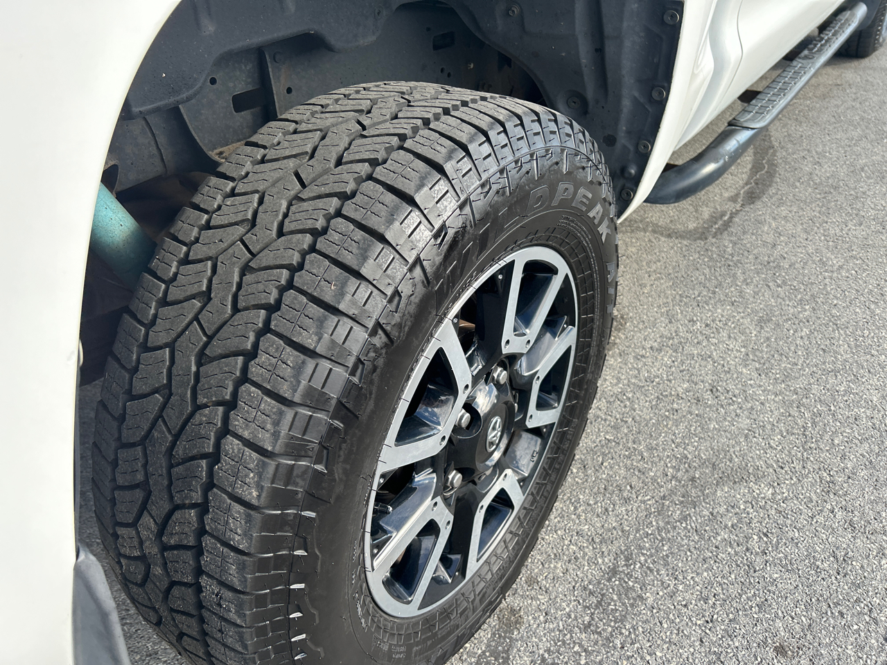Toyota Tundra 4WD SR5 CrewMax 5.5' Bed 5.7L (Natl) 2017 Toyota Tundra 4WD SR5 CrewMax 5.5' Bed 5.7L (Natl) 2017