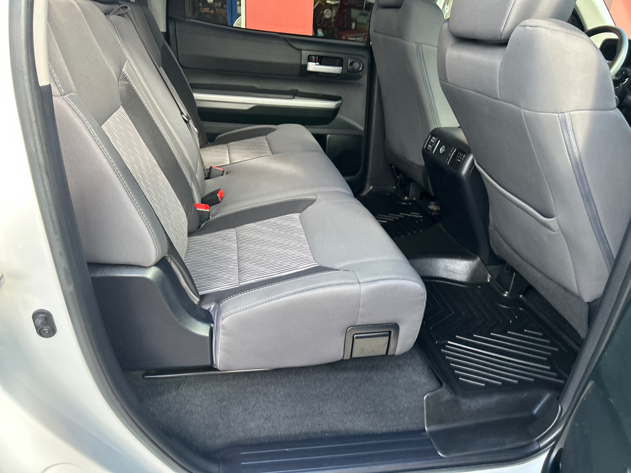 Toyota Tundra 4WD SR5 CrewMax 5.5' Bed 5.7L (Natl) 2017 Toyota Tundra 4WD SR5 CrewMax 5.5' Bed 5.7L (Natl) 2017
