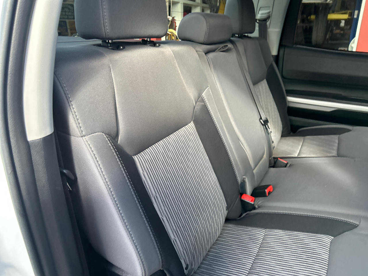 Toyota Tundra 4WD SR5 CrewMax 5.5' Bed 5.7L (Natl) 2017 Toyota Tundra 4WD SR5 CrewMax 5.5' Bed 5.7L (Natl) 2017