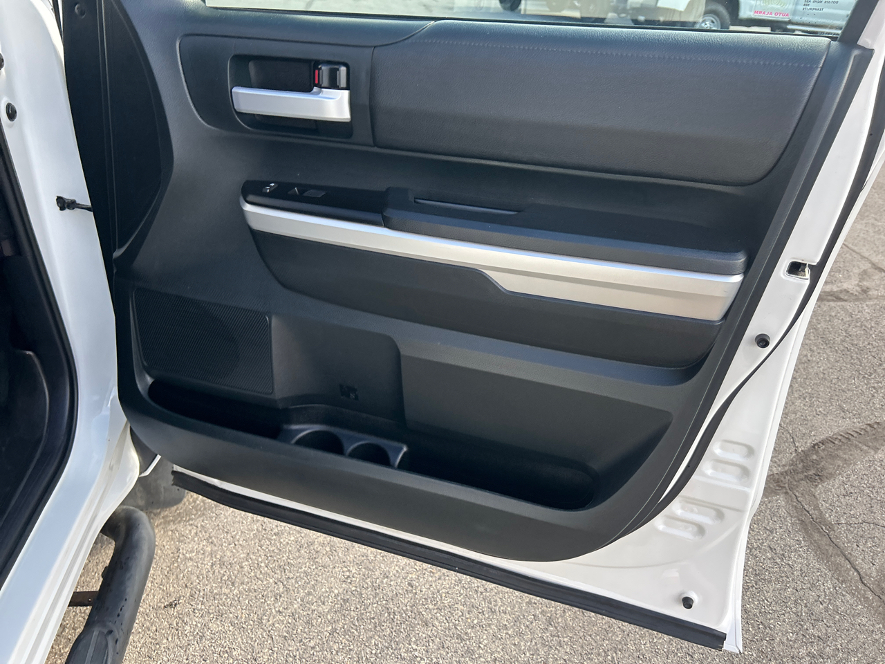 Toyota Tundra 4WD SR5 CrewMax 5.5' Bed 5.7L (Natl) 2017 Toyota Tundra 4WD SR5 CrewMax 5.5' Bed 5.7L (Natl) 2017