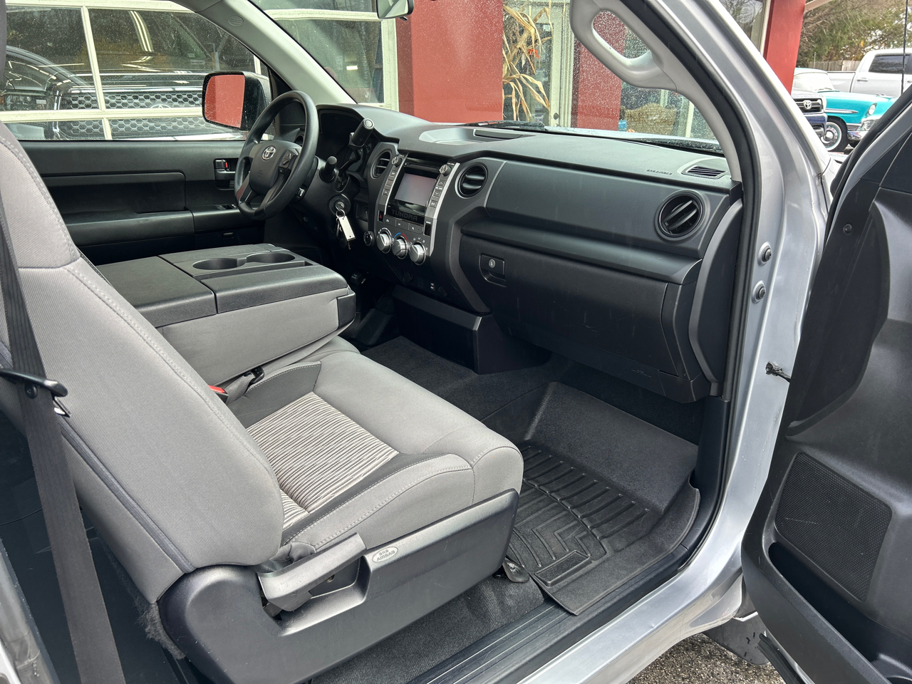 Toyota Tundra 4WD Truck Reg Cab LB 5.7L V8 6-Spd AT SR (Natl) 2014 Toyota Tundra 4WD Truck Reg Cab LB 5.7L V8 6-Spd AT SR (Natl) 2014