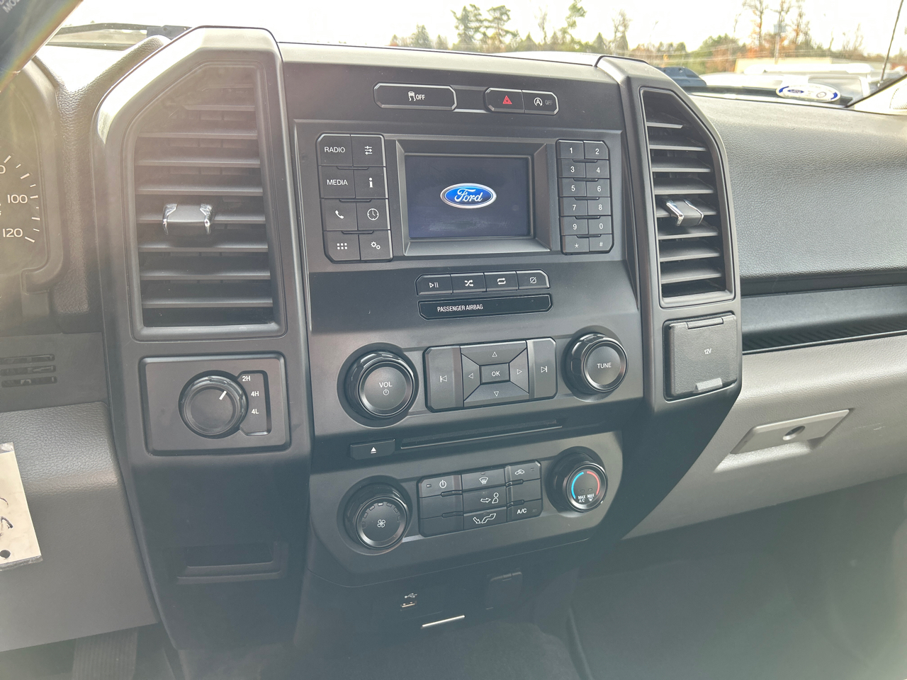 Ford F-150 4WD SuperCab 145" XL 2018 Ford F-150 4WD SuperCab 145" XL 2018