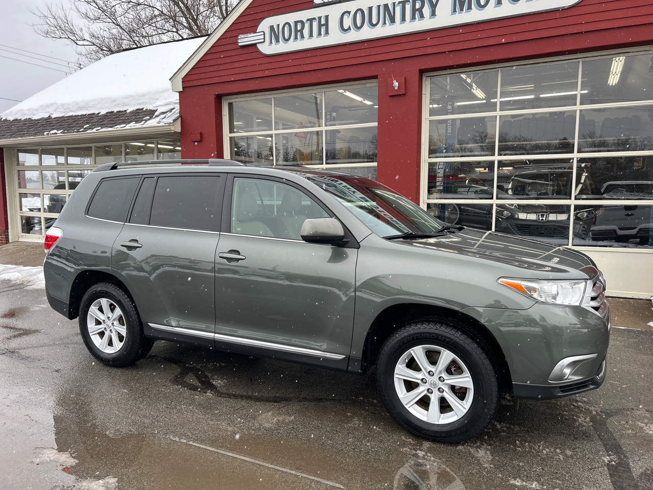 Toyota Highlander 4WD 4dr V6 (Natl) 2013