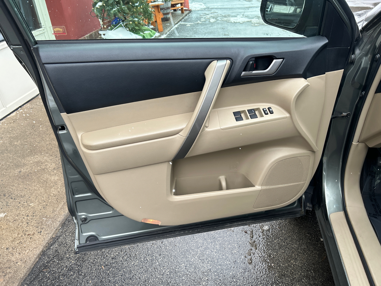 Toyota Highlander 4WD 4dr V6 (Natl) 2013