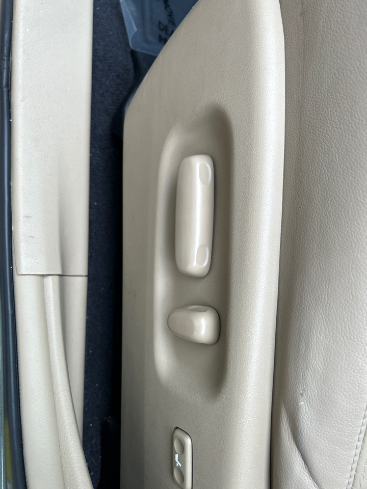 Toyota Highlander 4WD 4dr V6 (Natl) 2013