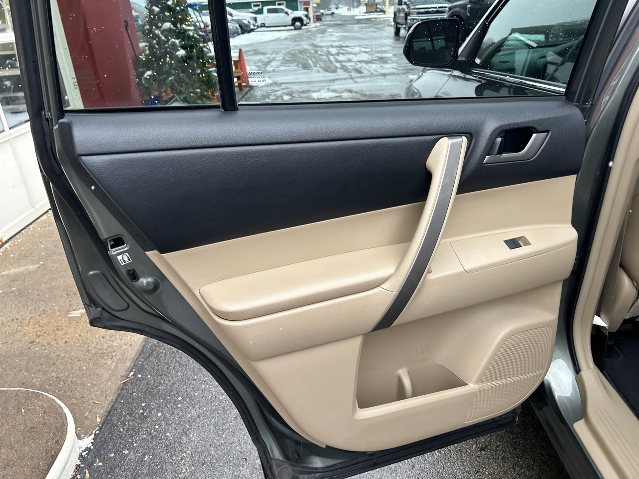 Toyota Highlander 4WD 4dr V6 (Natl) 2013