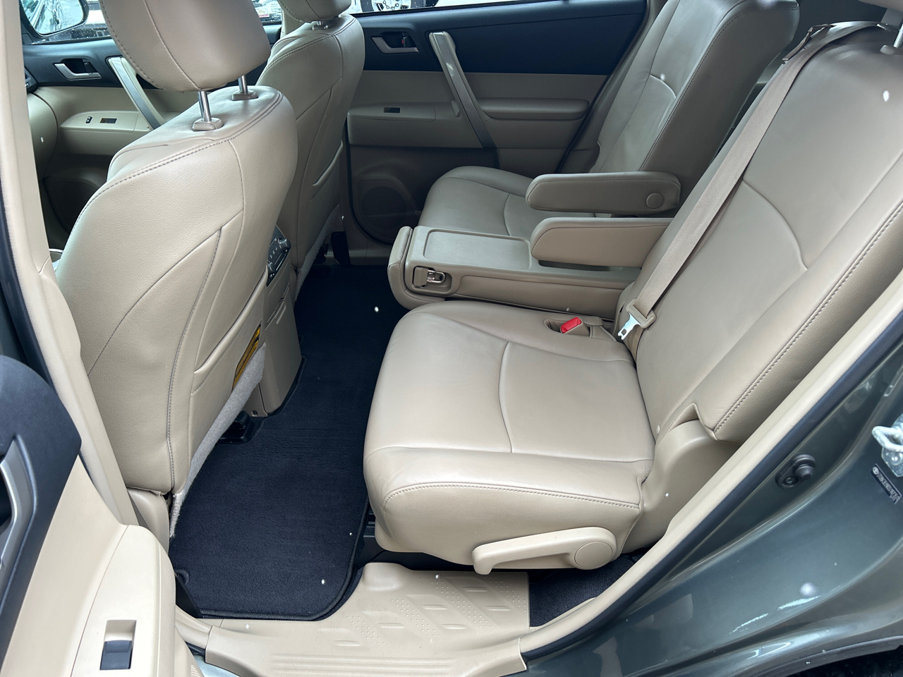 Toyota Highlander 4WD 4dr V6 (Natl) 2013