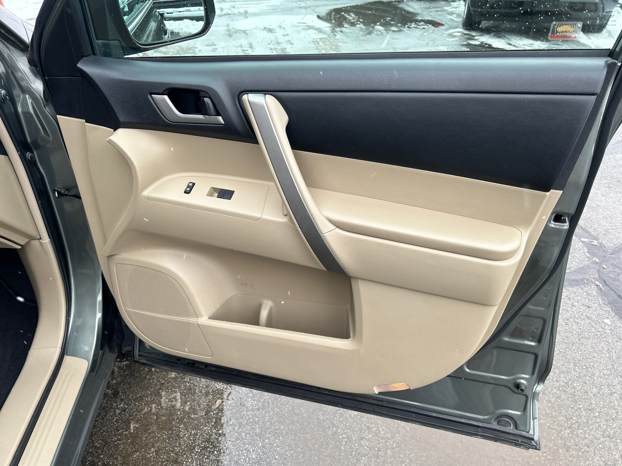 Toyota Highlander 4WD 4dr V6 (Natl) 2013