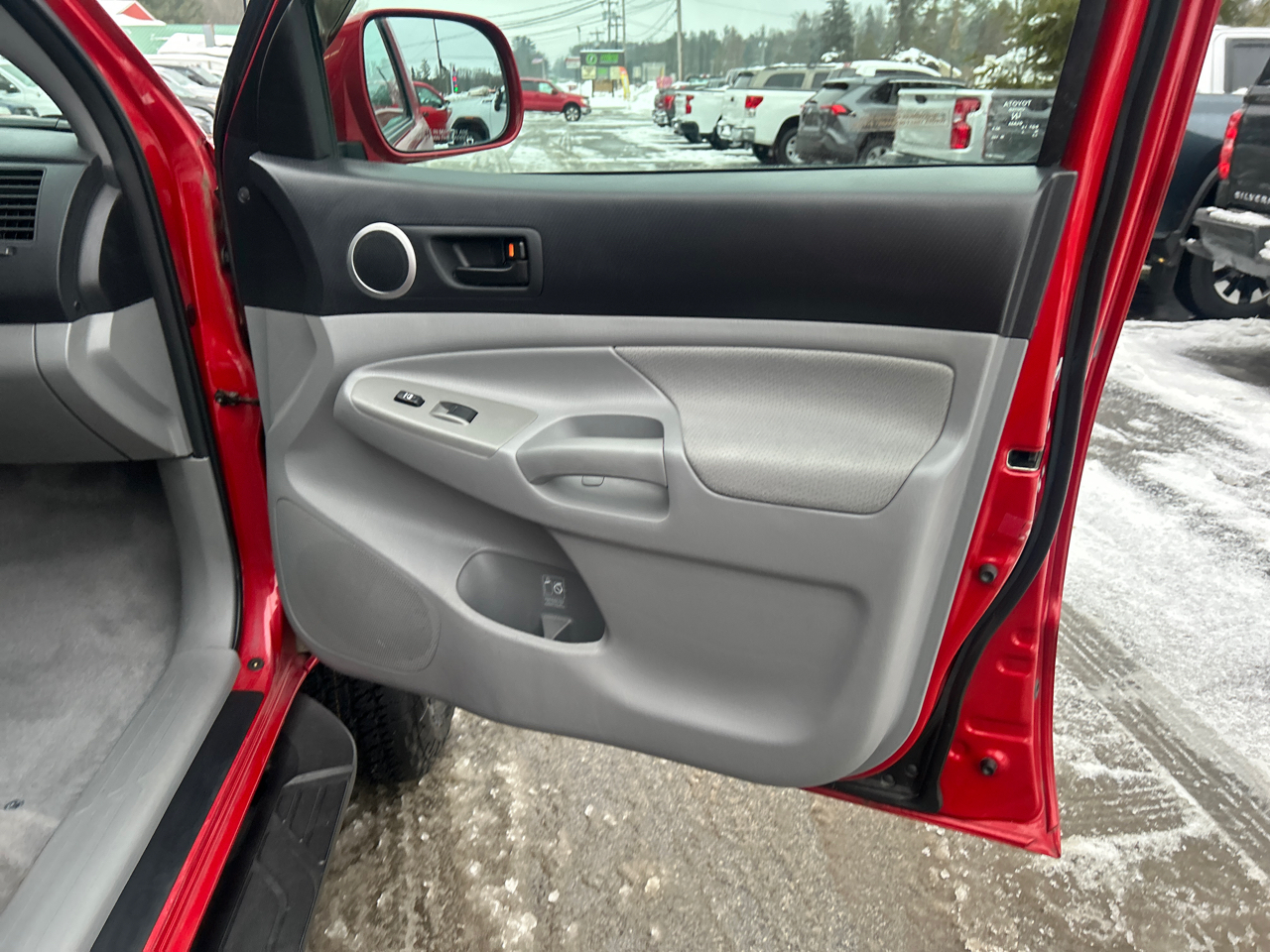 Toyota Tacoma 4WD Access V6 MT (Natl) 2011