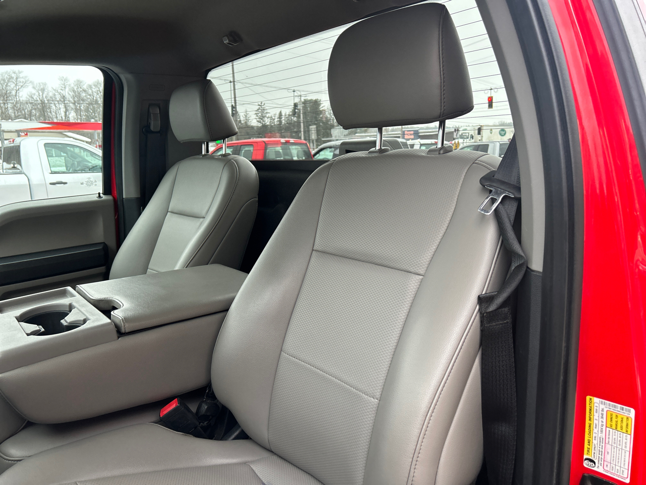 Ford Super Duty F-250 SRW XL 4WD Reg Cab 8' Box 2022