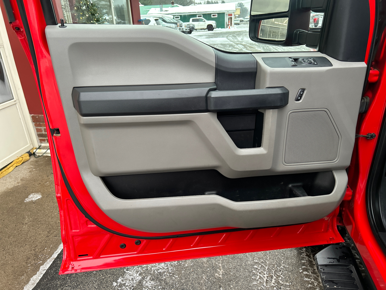 Ford Super Duty F-250 SRW XL 4WD Reg Cab 8' Box 2022