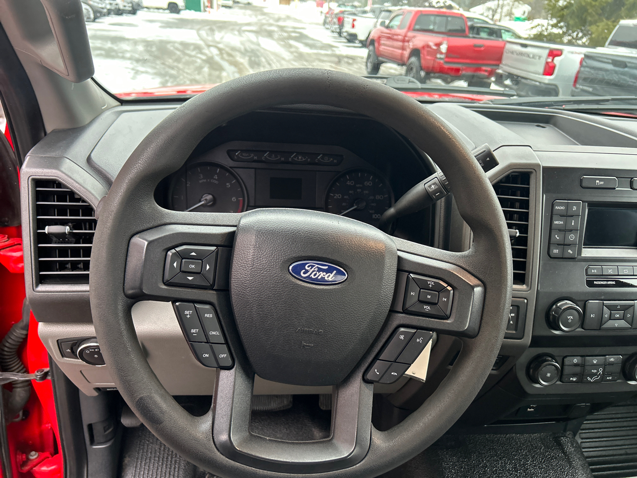 Ford Super Duty F-250 SRW XL 4WD Reg Cab 8' Box 2022