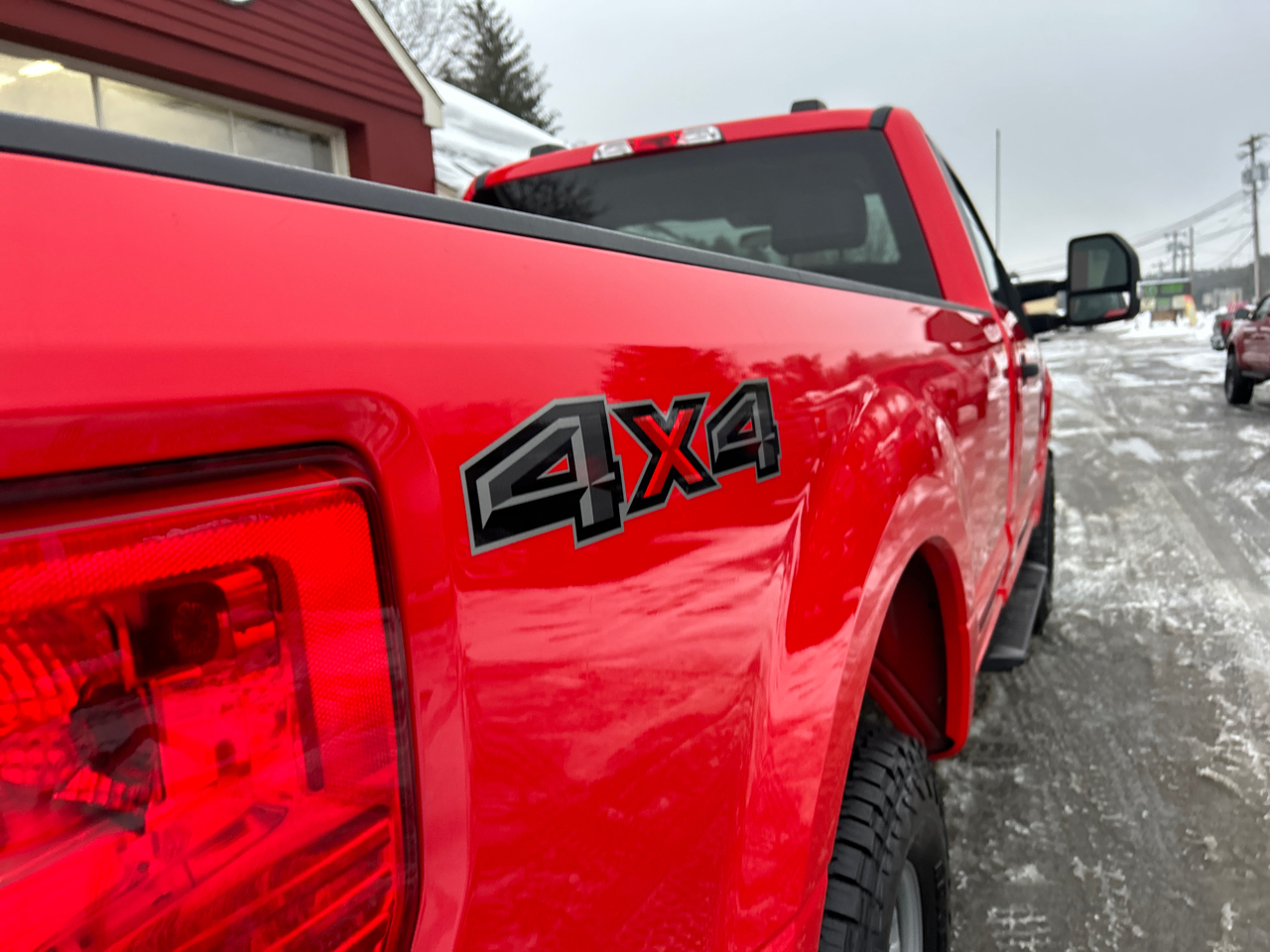 Ford Super Duty F-250 SRW XL 4WD Reg Cab 8' Box 2022