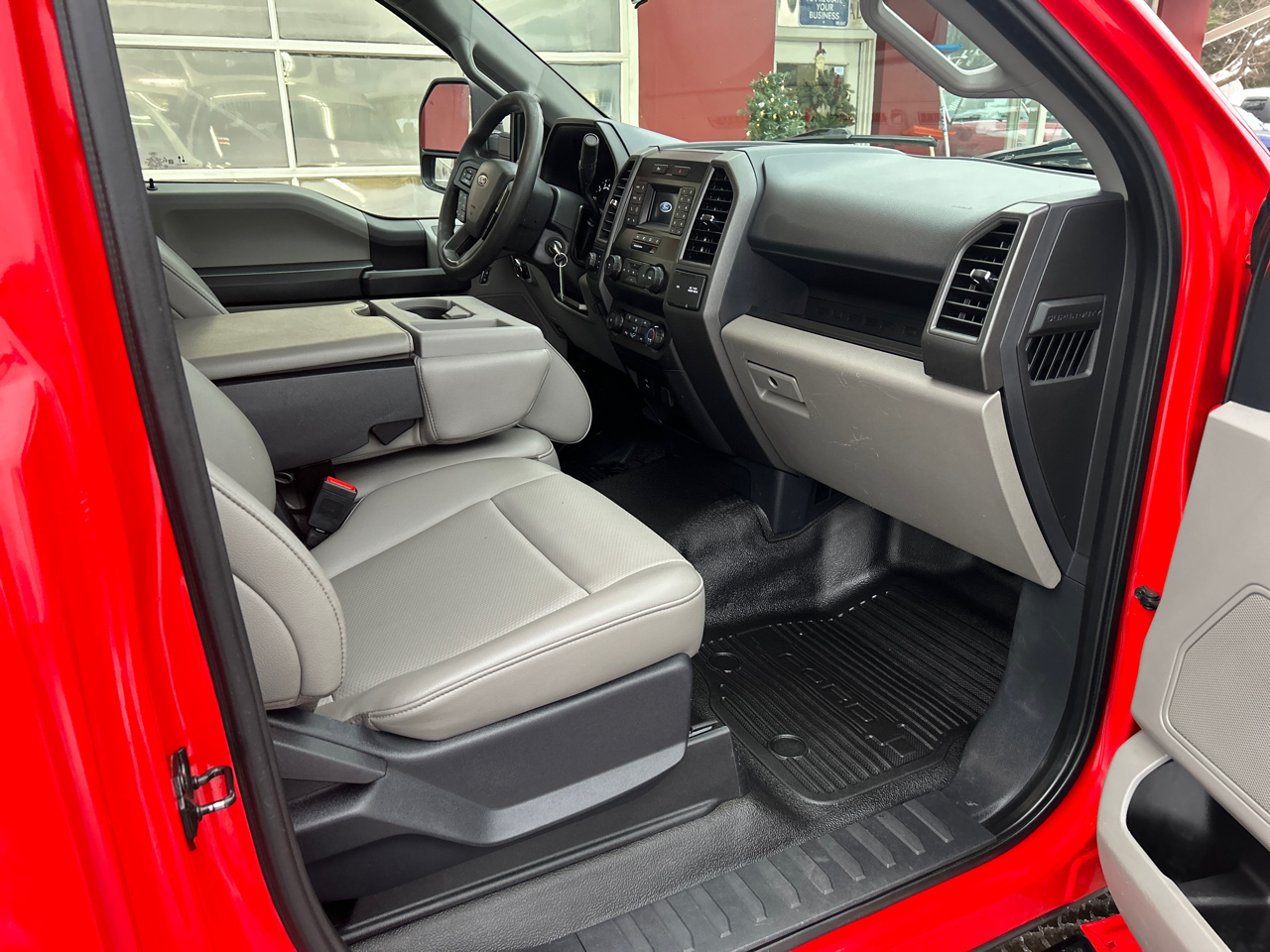 Ford Super Duty F-250 SRW XL 4WD Reg Cab 8' Box 2022