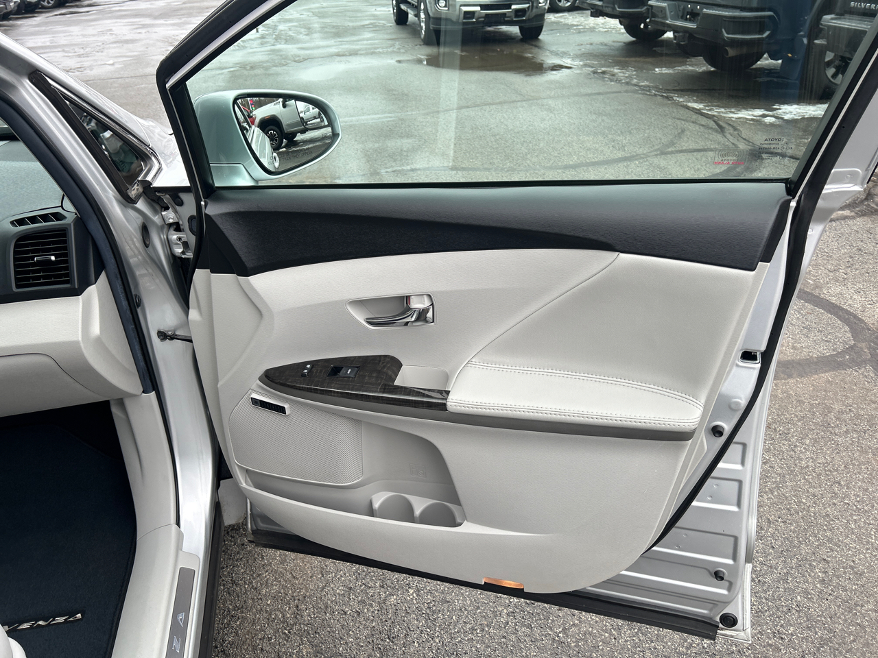 Toyota Venza 4dr Wgn I4 AWD XLE (Natl) 2014