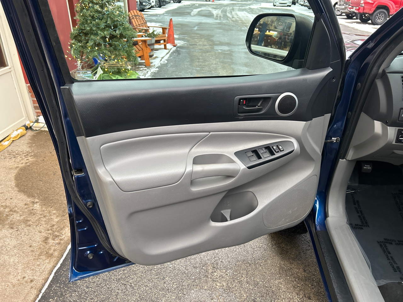 Toyota Tacoma 4WD Double Cab LB V6 AT (Natl) 2014