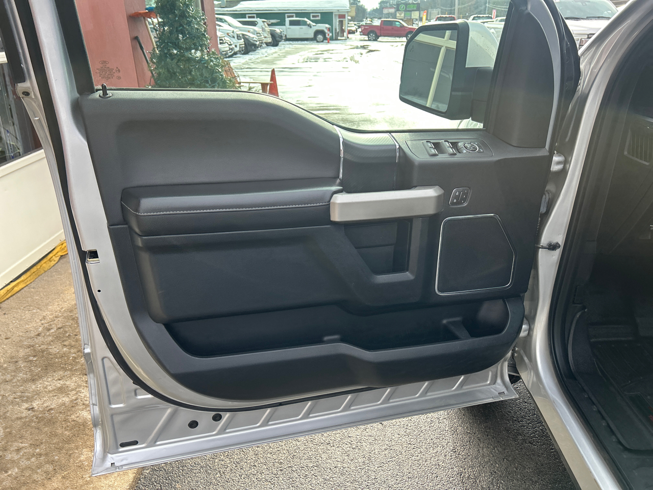 Ford F-150 4WD SuperCrew 139" Lariat 2018