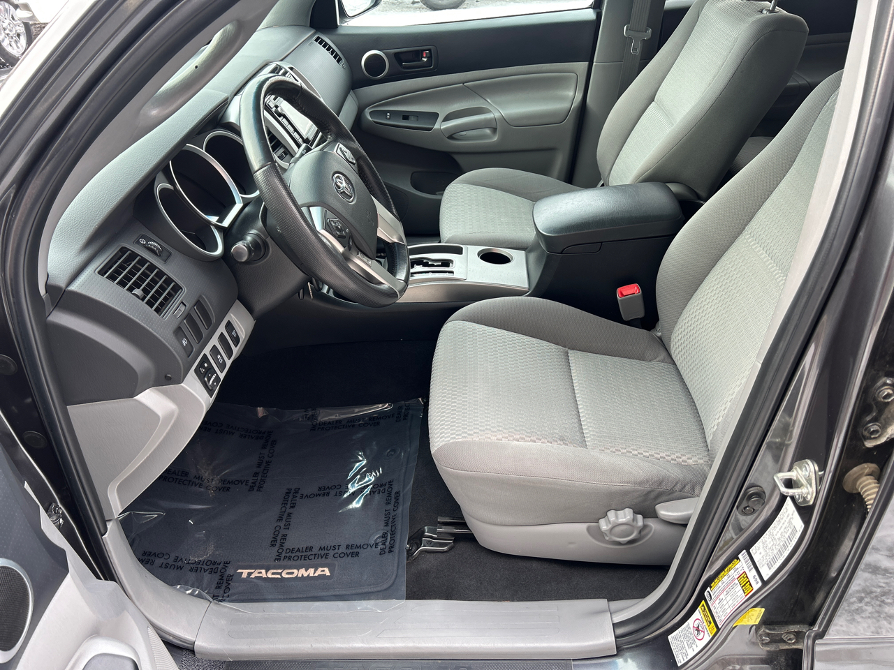 Toyota Tacoma 4WD Double Cab LB V6 AT (Natl) 2015