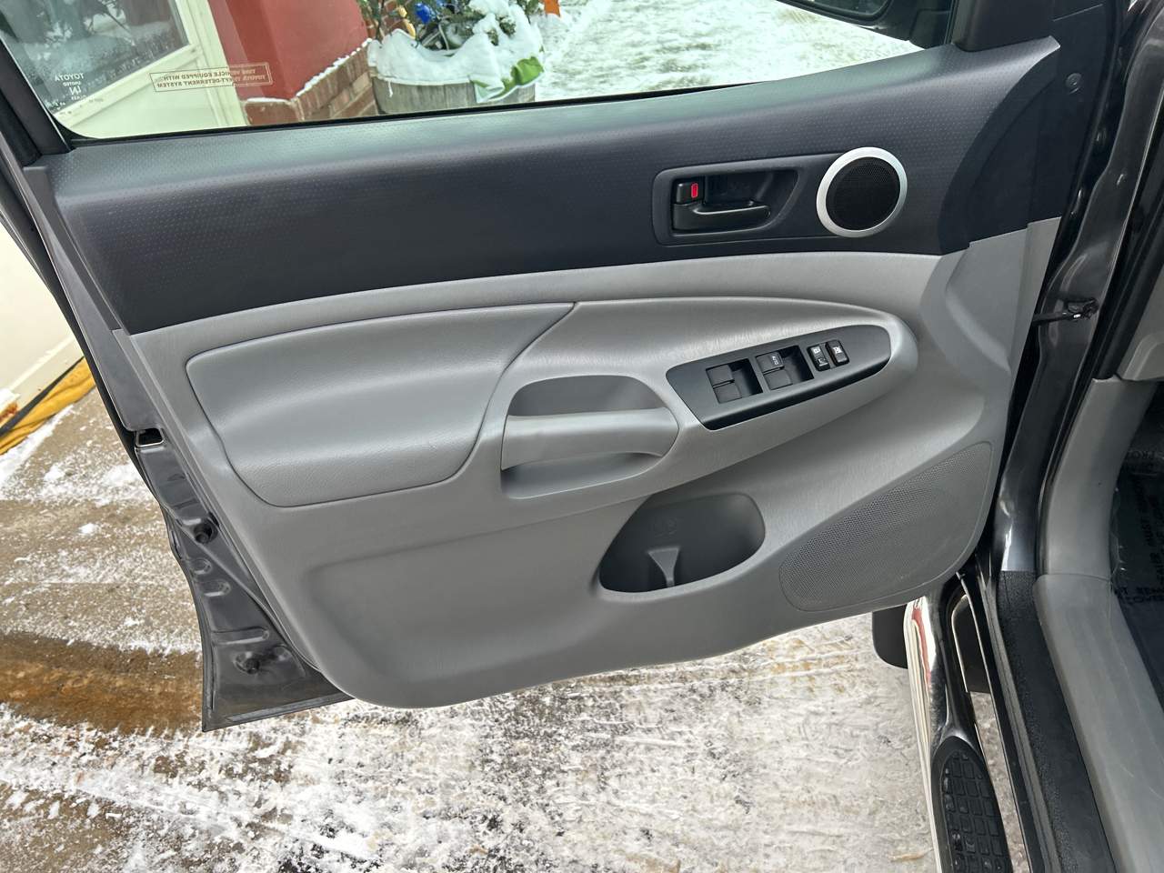 Toyota Tacoma 4WD Double Cab LB V6 AT (Natl) 2015