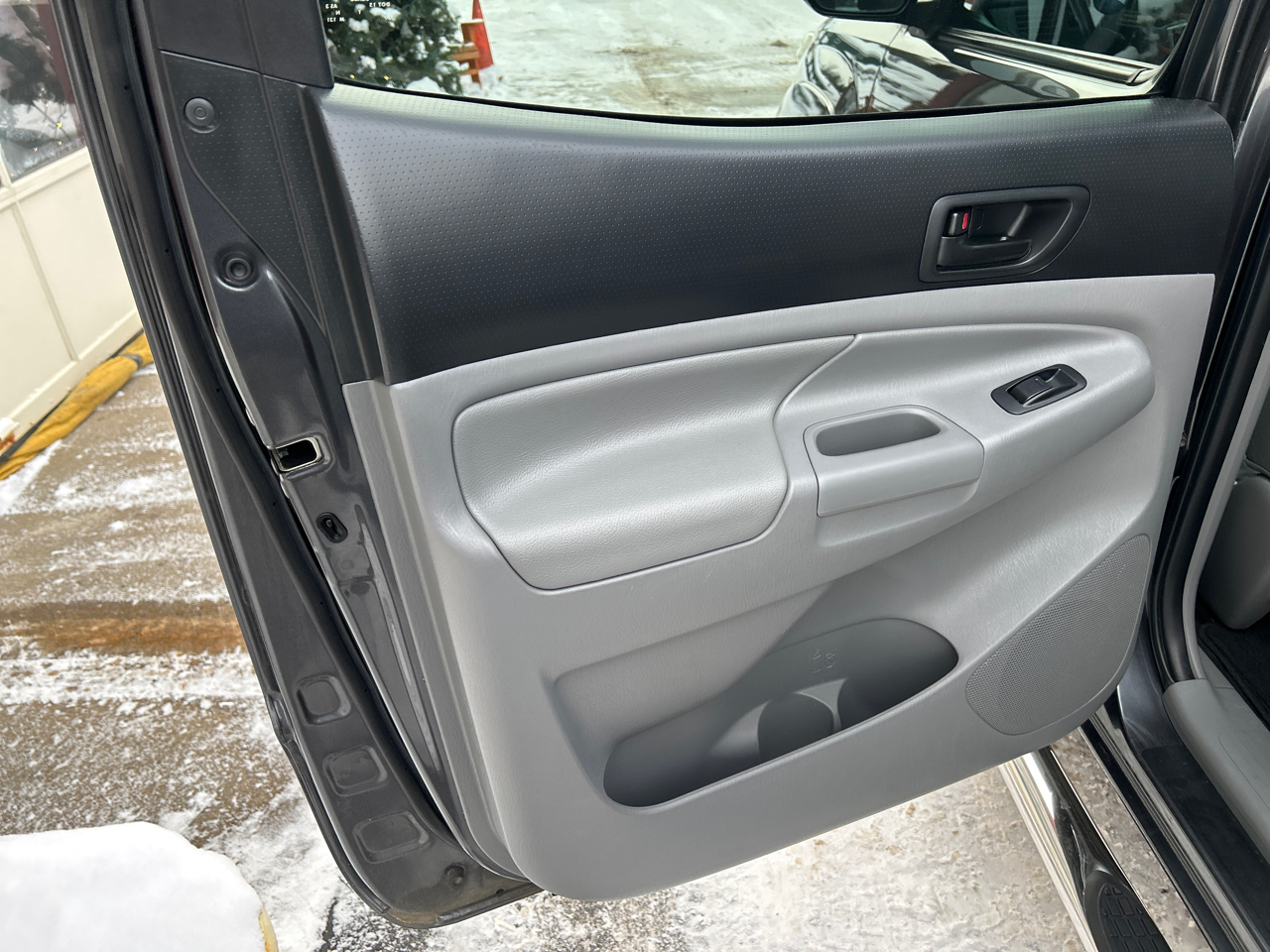 Toyota Tacoma 4WD Double Cab LB V6 AT (Natl) 2015