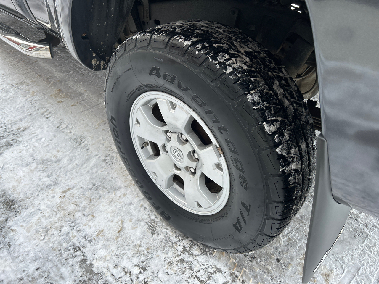 Toyota Tacoma 4WD Double Cab LB V6 AT (Natl) 2015